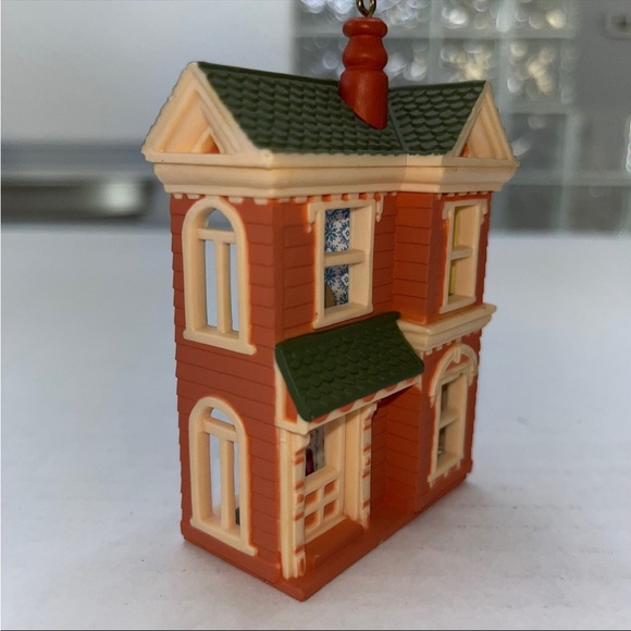 Hallmark Ornament Nostalgic Houses and Shops
1st in the series
Rare - Picture 2 of 6